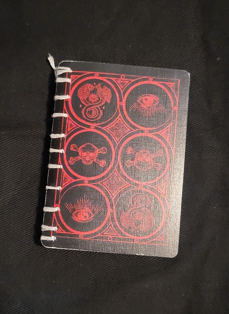 [DISCOUNT] Playing card sketchbook/notebook – Bicycle Hidden cards – 50 pages