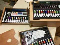 ESSENTIALS 104 PIECES MIXED MEDIA EASEL ART SET BRAND NEW IN BOX PENCILS BRUSHES