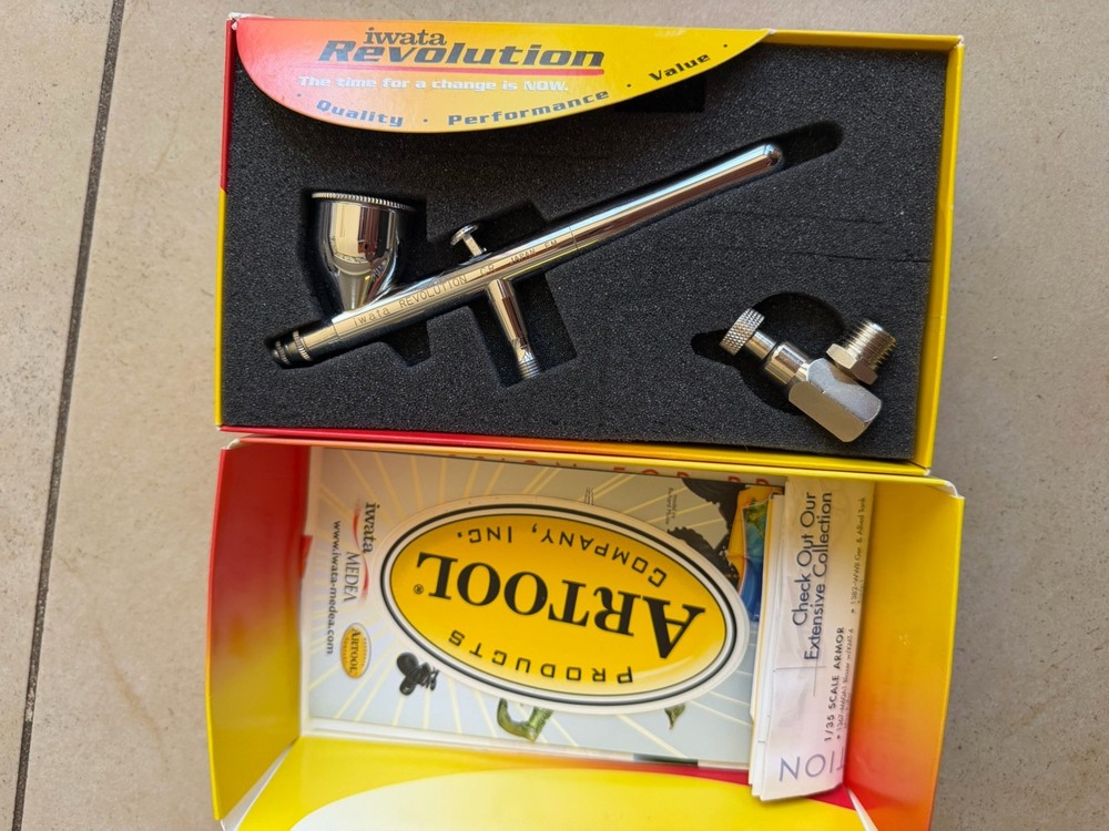 Iwata Revolution HP-CR Dual Action Gravity Feed Airbrush R4500 New Open Box