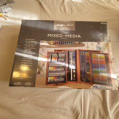 Mont Marte 143 Piece Mixed Media Art Set Model 143 Piece Mixed Media Art Set