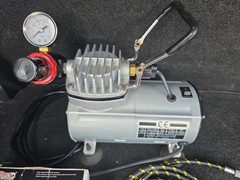 Master Airbrush Professional Airbrushing System Kit Compressor 3 Airbrushes