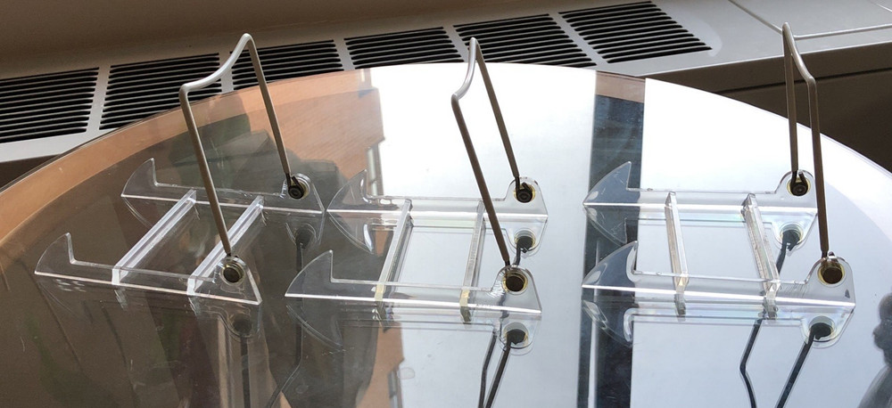 Gibson Holders Adjustable White Wire Clear Acrylic Easel 2.75″x 3.75″x 3.5″ LOT