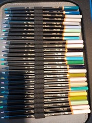Black Widow Colored Pencils 125 In Zip Case NEW