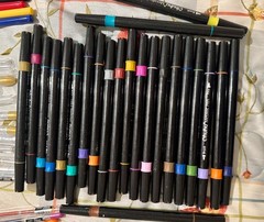 Lot of 130 glitter, gel, matte brush pens and markers. Pentel, Uniball, Ohuhu