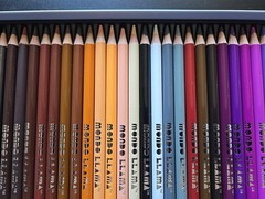 Mondo Llama – 72 Colored Pencils – Metal Box – READ DESCRIPTION