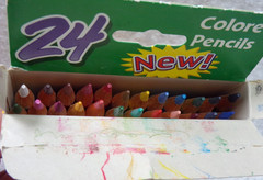 NEW 24 PACK OF CRAYOLA COLORED PENCILS BRIGHTER COLORS UNUSED IN 2001 OPENED BOX