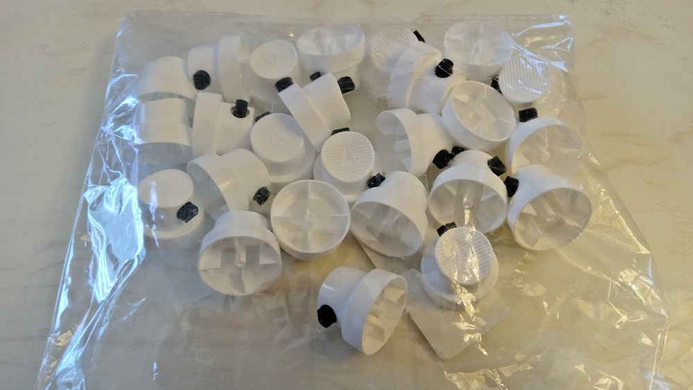 25 White Transversal Spray Paint Caps from BS