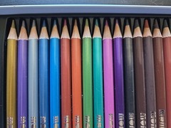 Mondo Llama – 72 Colored Pencils – Metal Box – READ DESCRIPTION