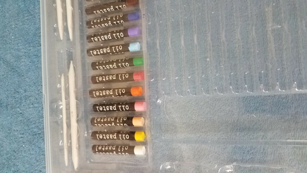 Artist Oil Pastels, Charcoal Pencils Plus several other items with case
