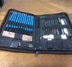 Castle Art Supplies Graphite Drawing & Sketch Set Zip Up Case