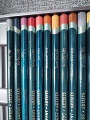 Derwent Artists Coloured Pencils Curated Set 23 Rare Professional Color Set A
