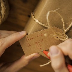 100Pcs Kraft Paper Gift Tags with String,2.8×2.2″ T-shirts Paper Labels White