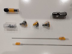 2 Iwata Neo CN with extra needlesnozzles and parts