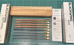 8 – NEW Blackwing Pencils – 4 Natural & 4 Gray 602, In Oil Rubbed Wooden Case!