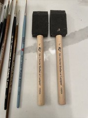 Lot of different Loews & Other brands Of artist paint brushes