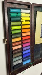 Wooden Case. Rembrandt Royal Talens Soft Pastels – 30 Half Stick Basic Color Set