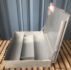 VINTAGE METAL GRUMBACHER 285 OIL PAINT STORAGE CASE – 16.5″ x 12.25″ x 2.75″