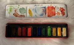 85–Genuine Reeves 12 Watercolours in a Red Metal Tin
