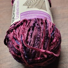 Bernat Crushed Velvet Yarn Burgundy 10.5 oz/300g Bulky 5