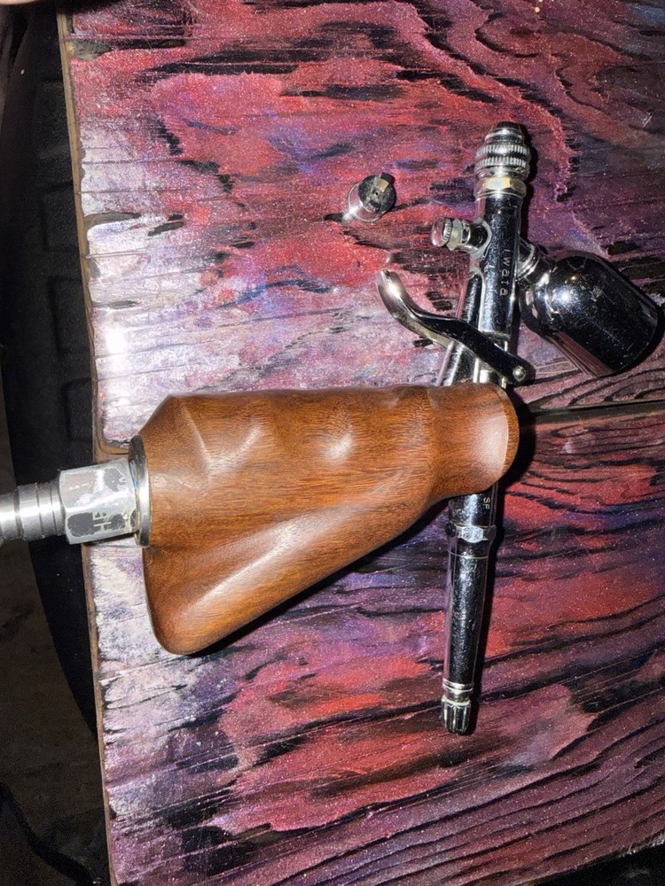 Iwata HiLine HP-TH gravity fed pistol grip trigger action airbrush w/mac valve