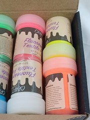 individual Glow Magic Fabric UV Paint Set – Set of 8 – Neon Textile Black Light