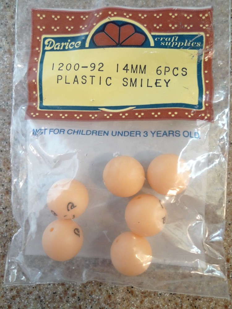 NEW Lot of 17 (6-Packs) Darice SMILEY Bead Small 14mm Plastic 1200-92