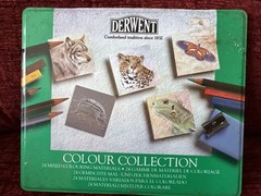 Derwent Colour Collection 24 Tin – Mixed Colouring Materials – BX48