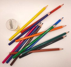 12 Colors Colored Drawing Pencils Assorted Set for kids with Sharpener & Casing