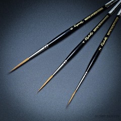 Raphael Kolinsky Sable Brush 88026 – Long Tip Liner for Fine Detail & Precision