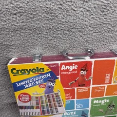 Crayola Limited Edition Art Set 115 Pcs 8 Retired Colors Crayons Markers