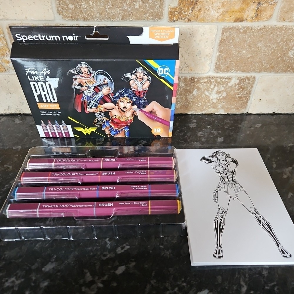 Spectrum Noir Wonder Woman Heroes & Villains Art Kit Pens BNIB