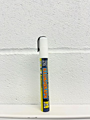 Kuretake ZIG Illumigraph PMA-510 Wet-Erase Chalk Pen Broad Tip – White
