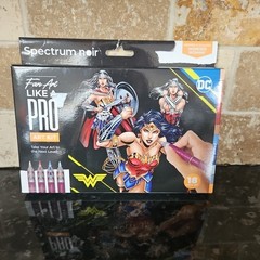 Spectrum Noir Wonder Woman Heroes & Villains Art Kit Pens BNIB
