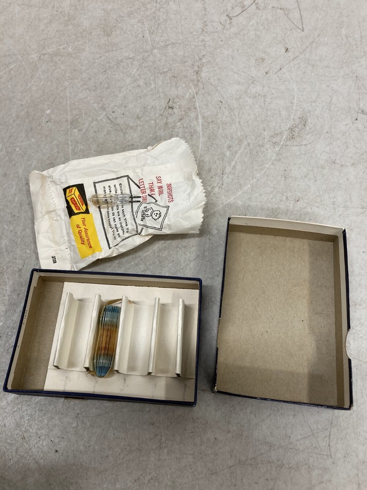 Grumbacher Gamma Retouch Box With Vintage Atlas 1 Bulb