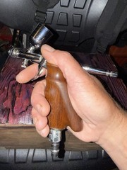Iwata HiLine HP-TH gravity fed pistol grip trigger action airbrush w/mac valve