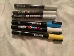 Posca Paint Pens – Lot Of 6 3 White 0.7mm 1 White 1 Blue 0.9-1.3 1 Yellow