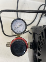 Paasche D3000R 1/5 HP Piston Compressor with Iwata Airbrush 10′ Nylon Hose