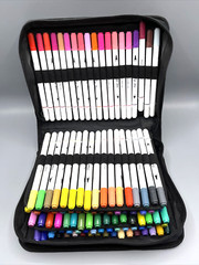 Shuttle Art 105 Fine and Brush Dual Tip Markers with Case