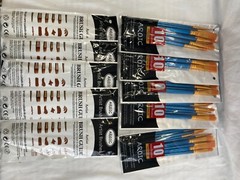 10 packages of 10 brushes. Aroic Premium artist brushes.