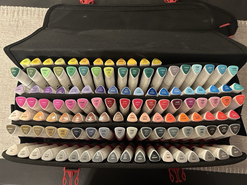 Arteza EverBlend 120 Dual Tip Alcohol Markers Set w/ Carrying Case EUC