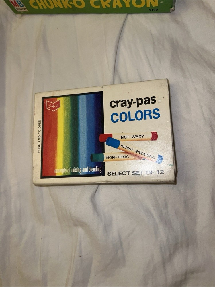 Vintage CRAY-PAS Colors Oil Sticks Crayons 12 CT XFP-12 Sakura Color Japan NOS