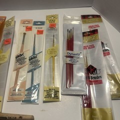 Lot Of Vintage Artist Paint Brushes Simmons Grumbacher Wellera Folkflirt Etc