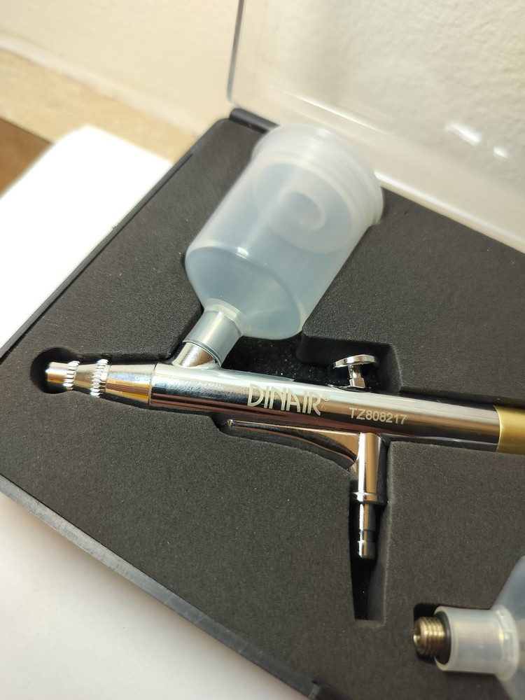 Dinair Airbrush Pro Makeup Gun – TZ808217 – Never used, with Case & 2 Cups