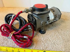 Badger Model 80-2 airbrush, diaphragm compressor. Excellent condition! Works!