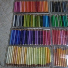FERRIS WHEEL Color Pencil Set 200 Pencils Case Included Used, Missing 1 Gray