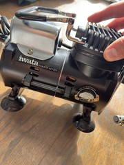 Iwata Airbrushes oil-less piston air Compressor & Airbrush Kit Smartjet