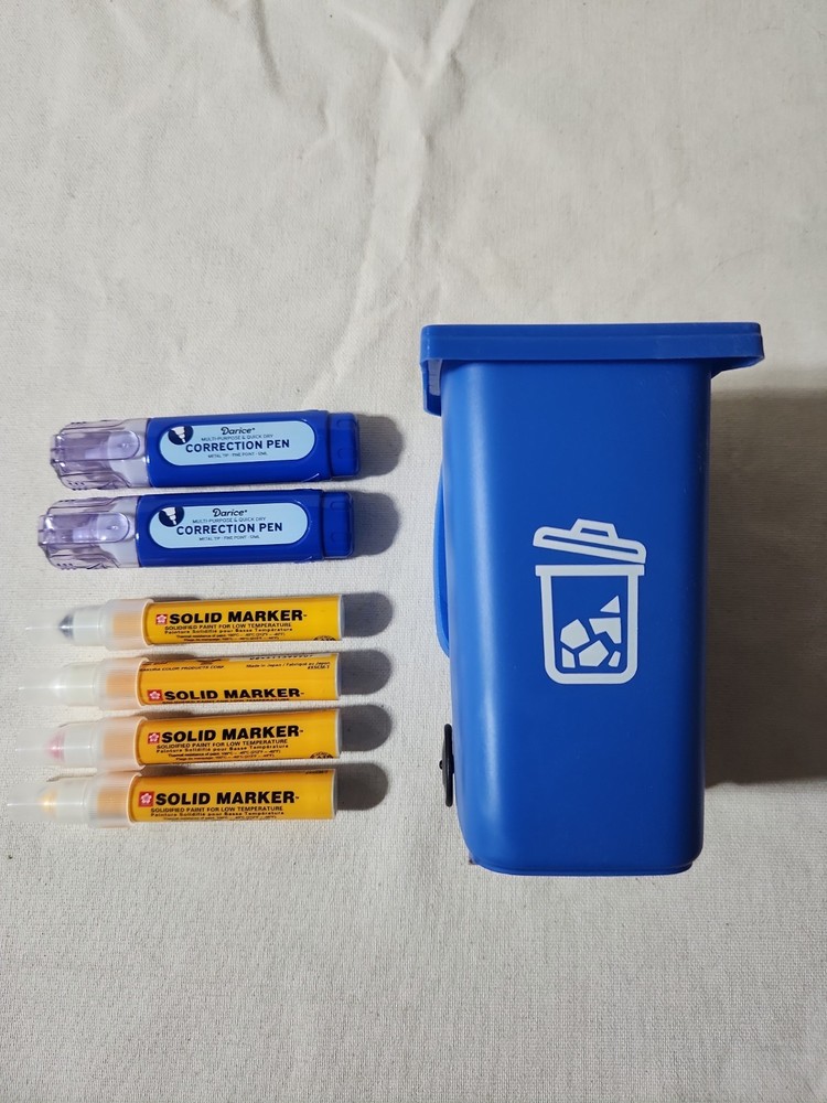 Graffiti Marker Lot with Marker Holder Art Supplies- Mini Trash Can Sakura Pen