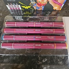 Spectrum Noir Wonder Woman Heroes & Villains Art Kit Pens BNIB