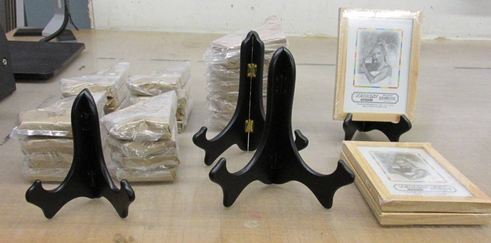 Telstar PF-5741 5″ X 7″ Frames & Wood Easel Backs of Various Sizes (31 Items)