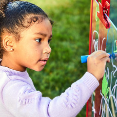 4WAPE Adjustable Metal Easel with Acrylic Panels for 4 Kids – Indoor/Outdoor